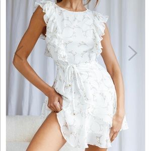 Brand new white floral dress size xs.